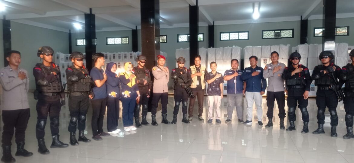 Polres Bangka Barat Terus Tungkatkan Pengamanan Di Gudang Logistik KPU Bangka Barat