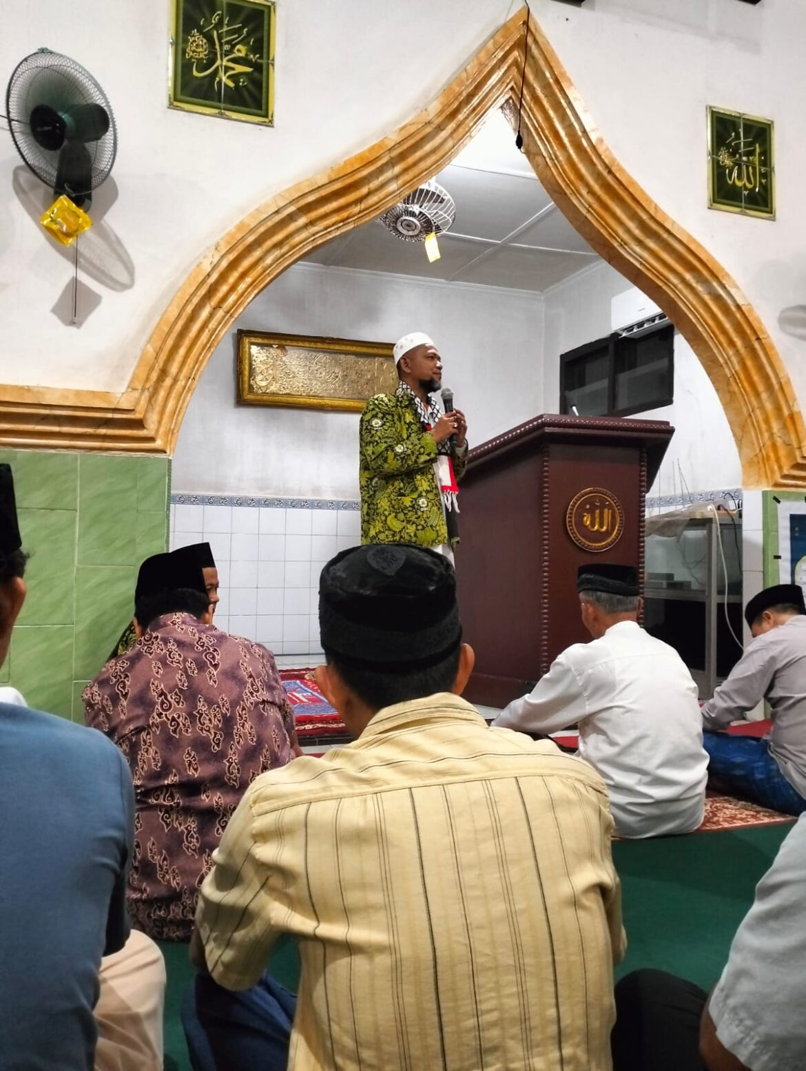 Safari Romadhon DMI Babel Di Masjid Nurul Ihsan Lalang Manggar Beltim, Ust H.Zuhri M Syazali Lc Ma, Dalam Ceramah nya Perkuat Shalat Malam, Berzikir Tadarus Qur’an Dan Amal sholeh. 