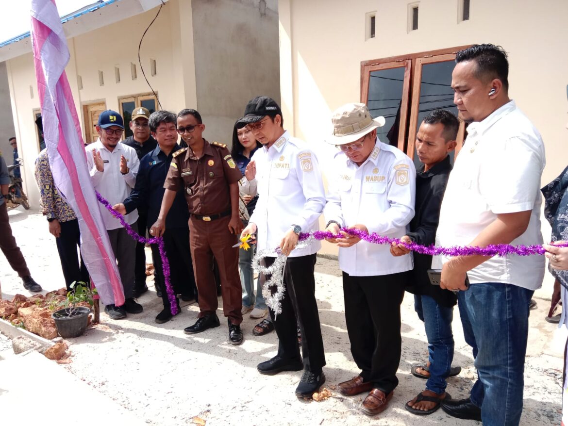 Bupati Bangka Tengah Resmikan Sekaligus Pemotongan Pita, Rumah Relokasi Program Dak Tematik Pengentasan Permukiman Kumuh Terpadu 