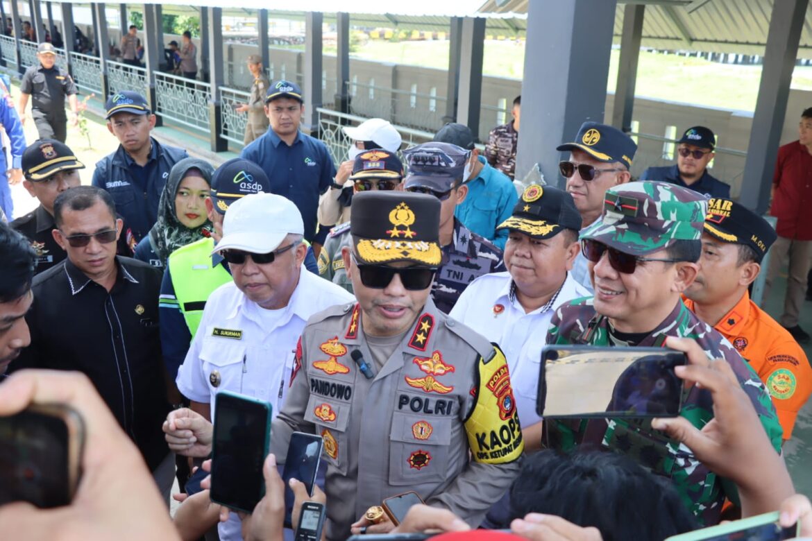 Pastikan Pelayanan Optimal, Kapolda Kep.Babel bersama Wakapolres Bangka Barat Cek Pos Operasi Ketupat