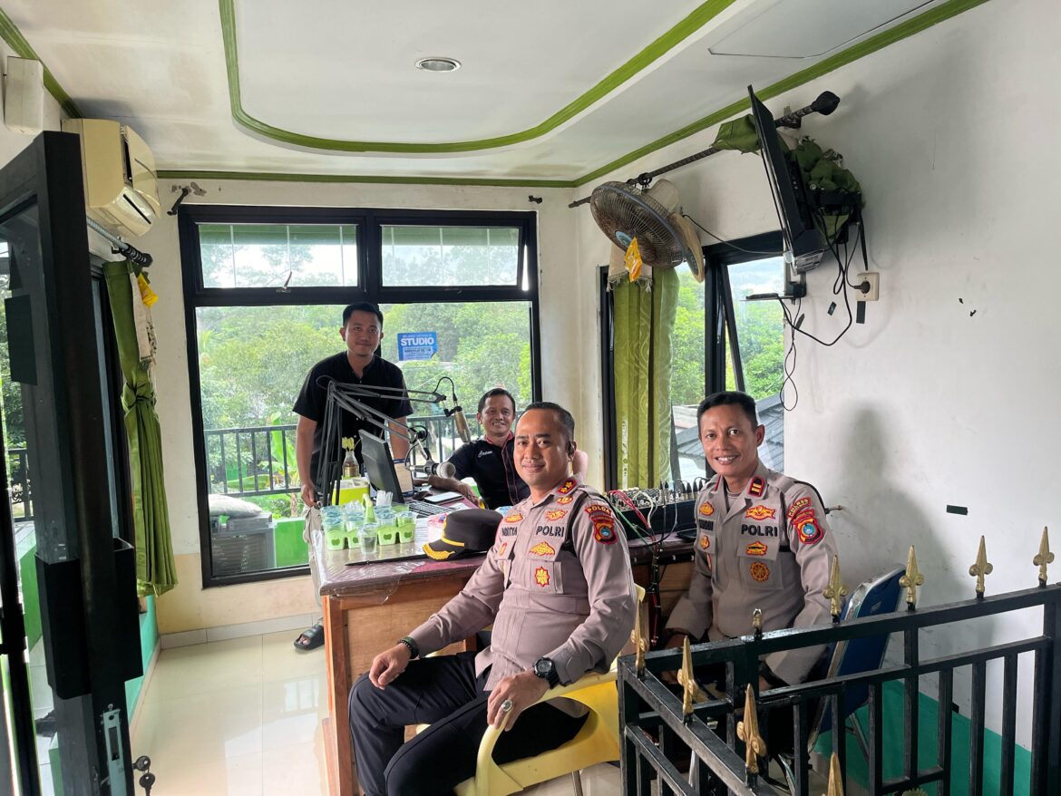 Kapolres Bangka Barat Siaran Langsung di Radio Pilar, Ajak Warga Jaga Kamtibmas