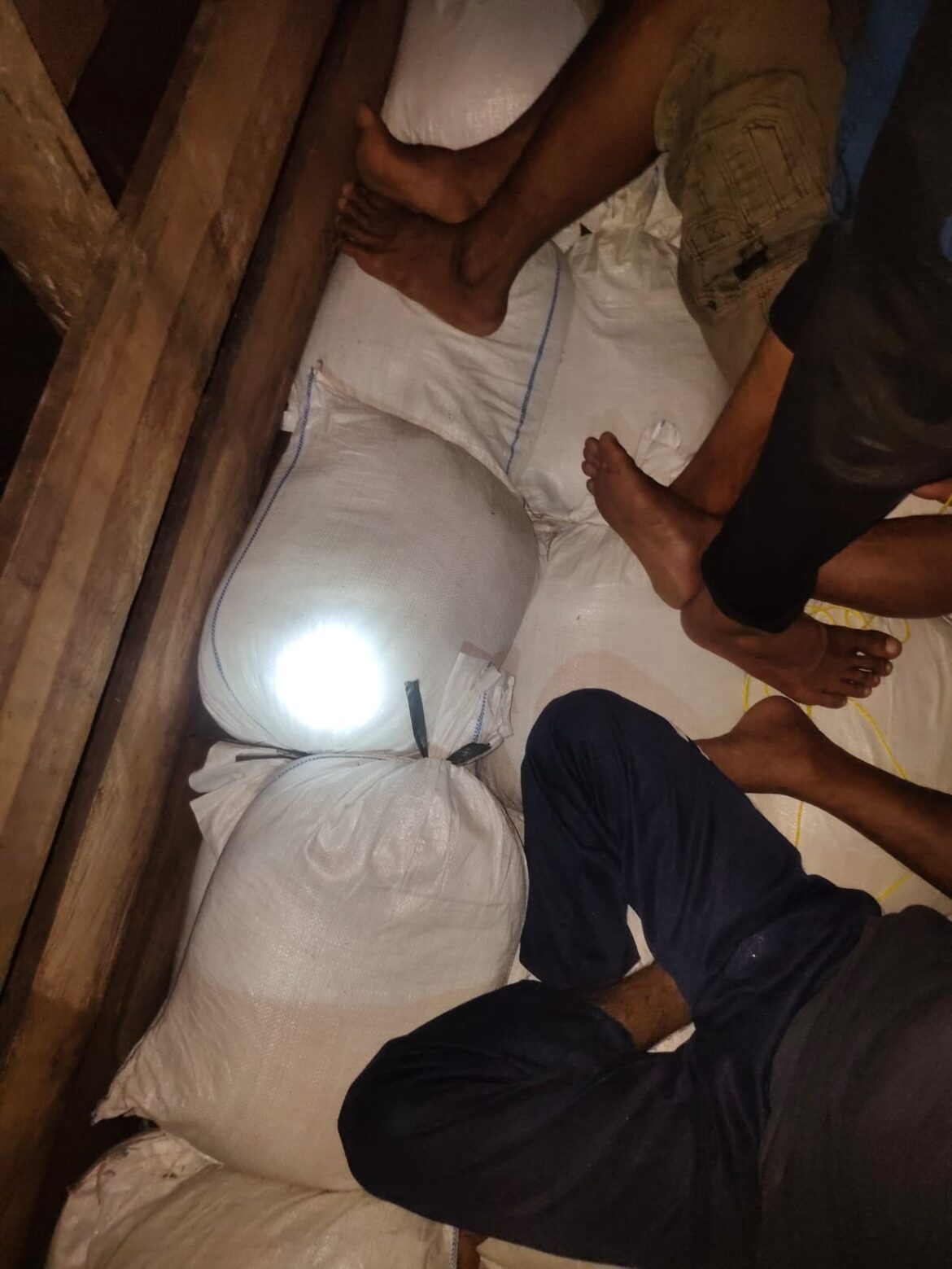 Sat Polairud Polres Bangka Barat Gagalkan Penyelundupan 5 Ton Pasir Timah, 8 Pelaku Diamankan