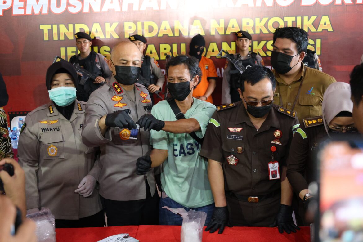 *Polda Babel Musnahkan Sabu Dan Ekstasi Senilai 6,41 Miliyar Rupiah*