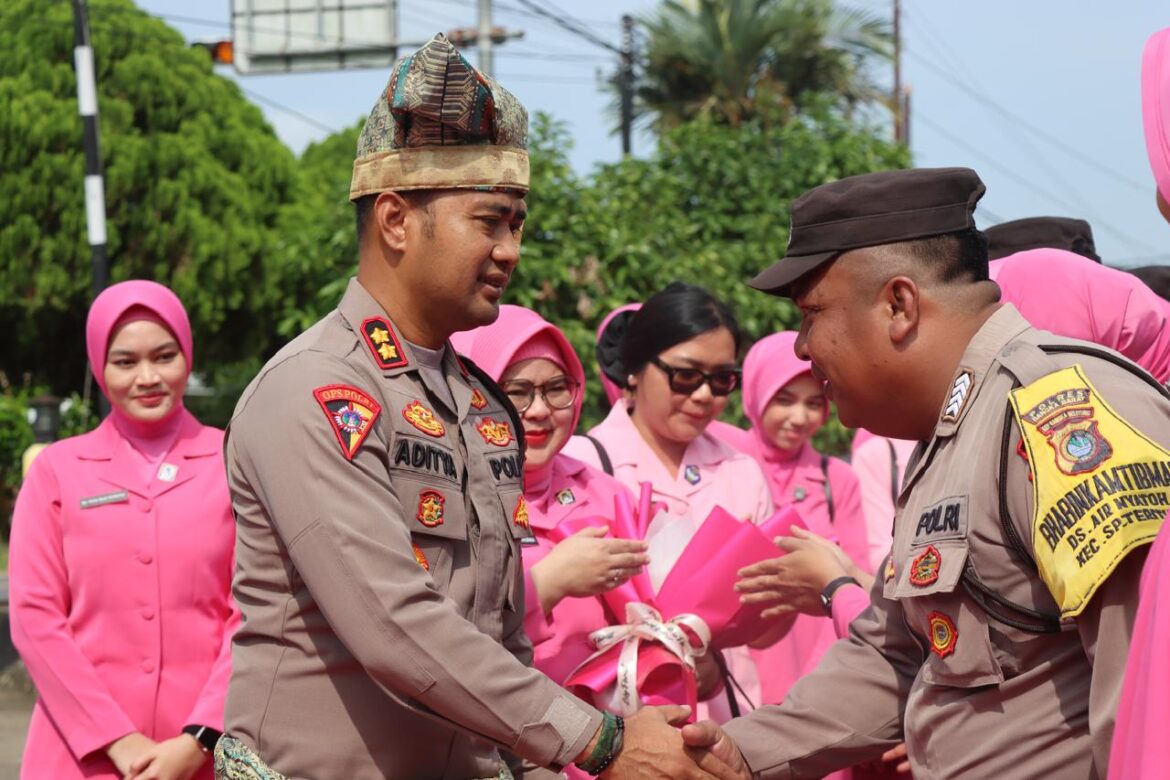 Kapolres Bangka Barat Tunjukkan Kepemimpinan Humanis dalam Kunjungan Kerja ke Polsek Simpang Teritip