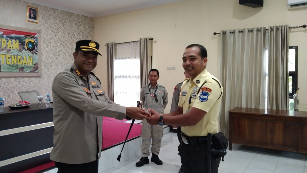 *PEMBINAAN DAN ANEV SATPAM DI MAPOLRES BANGKA TENGAH, KAPOLRES TEKANKAN PERAN STRATEGIS SATPAM DALAM MENDUKUNG KAMTIBMAS*