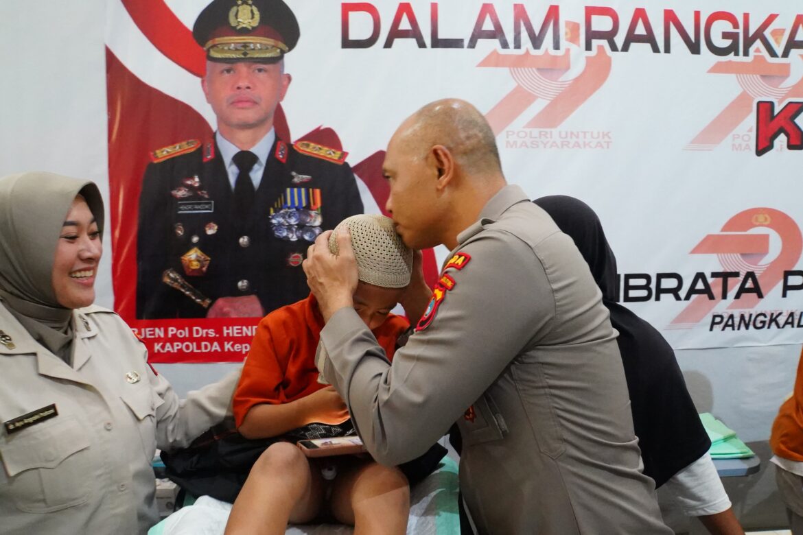 *Jelang Hari Bhayangkara Ke 79, Puluhan Anak Ikuti Khitanan Massal Yang Digelar Polda Babel*