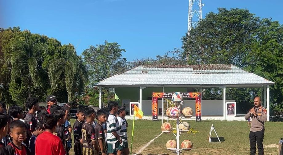 Polres Bangka Barat Menggelar Turnamen Sepak Bola Usia dini Kategori U-12 Sebagai Bagian dari Rangkaian Memperingati Hari Bhayangkara ke-79.