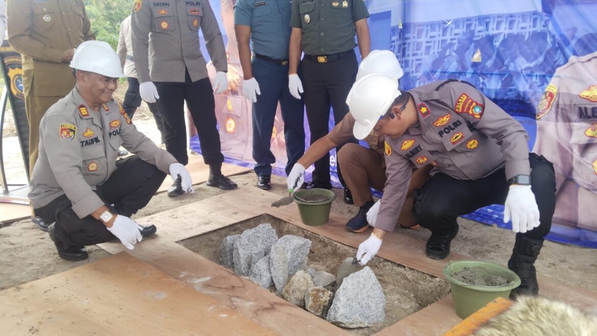 Peletakan Batu Pertama Rumah Dinas Kapolsubsektor Parittiga Resmi Dimulai