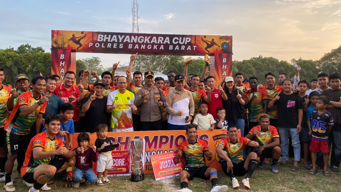 Kapolres Bangka Barat Serahkan Langsung Trofi Kemenangan,Air Menduyung FC Juara Bhayangkara Cup 2025