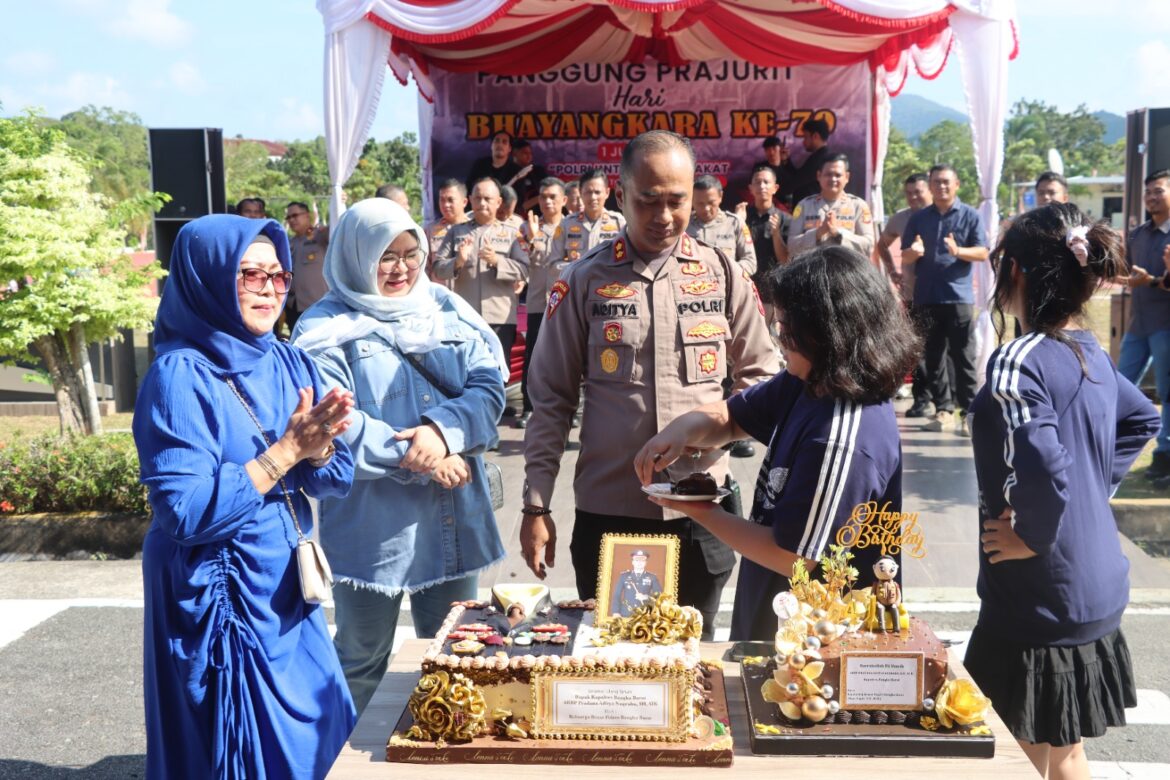 Momen Haru dan Kejutan Ulang Tahun, Kapolres Bangka Barat di Tengah Semarak Panggung Prajurit