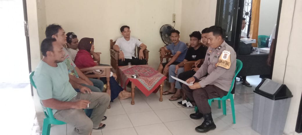 Polsek Jebus Sukses Mediasi Kesalahpahaman Warga Desa Airkuang Lewat Problem Solving