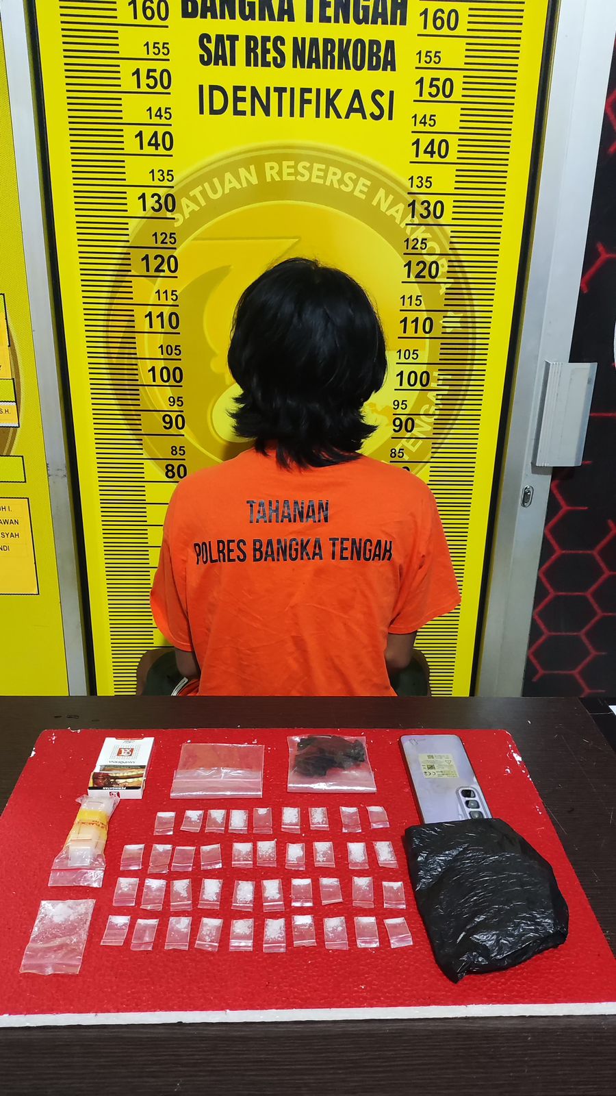 *Satresnarkoba Polres Bangka Tengah Tangkap Pengedar Sabu di Koba, 10 Paket Diamankan*