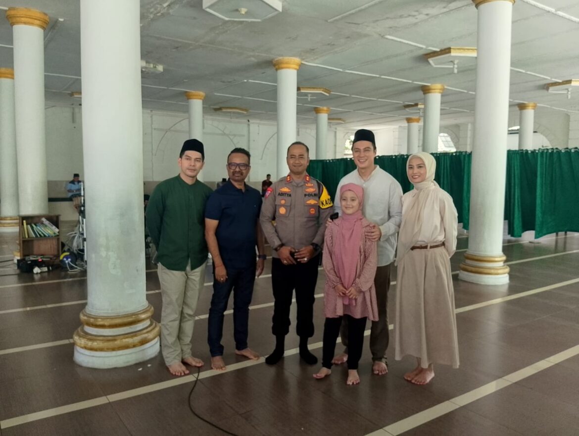 Artis Nasional Baim Wong Apresiasi Kapolres Bangka Barat atas Pengamanan Syuting Film “Suamiku Lukaku”