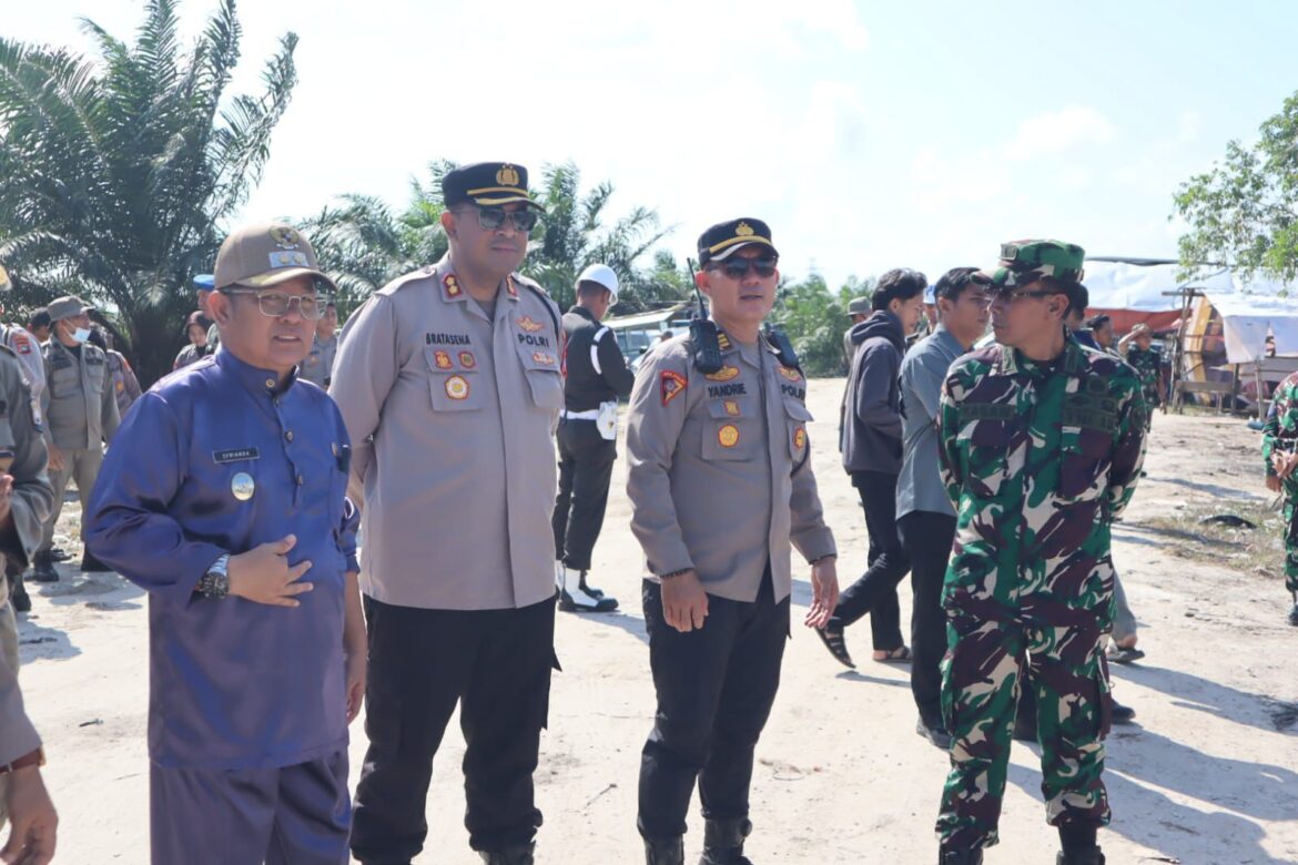 *Polres Bangka Tengah Pimpin Penertiban Tambang Ilegal di WIUPK PT. Timah, Ponton Ilegal Dibongkar Pakai Alat Berat*