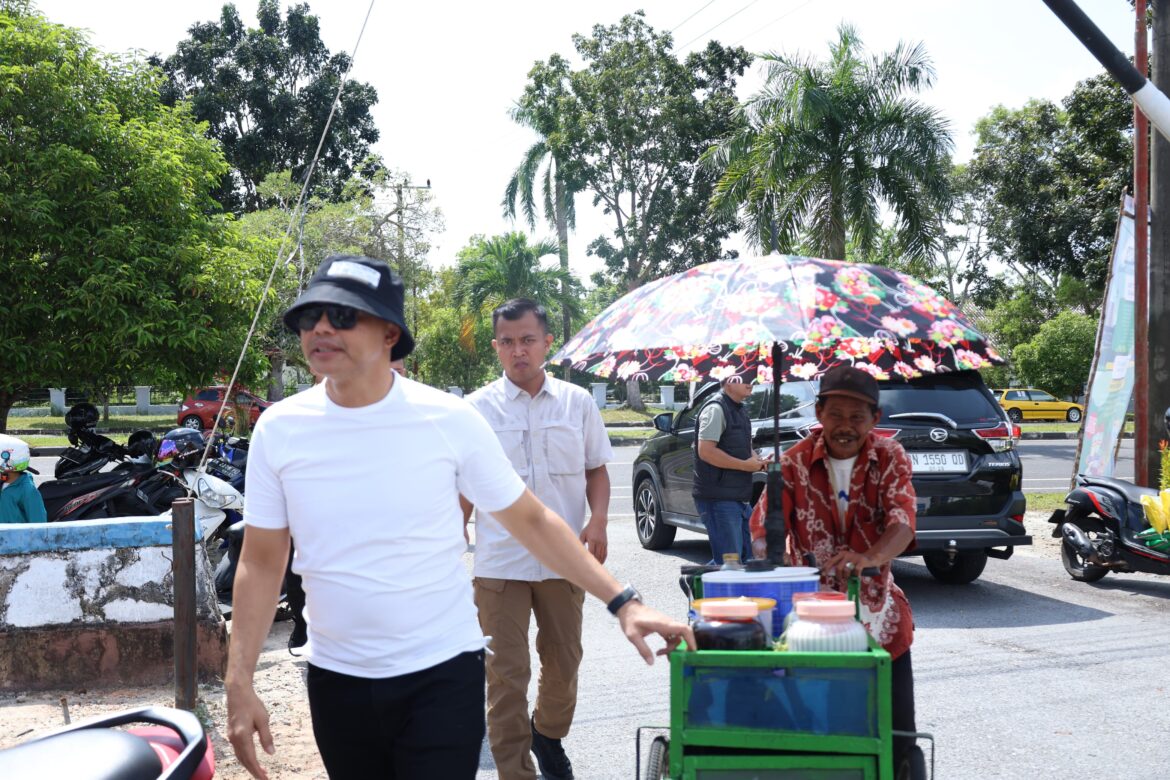 *Penjual Es Bubur Sumsum Senang Dagangannya Di Borong Kapolda Babel, Akui Sudah Dua Kali Ketemu*
