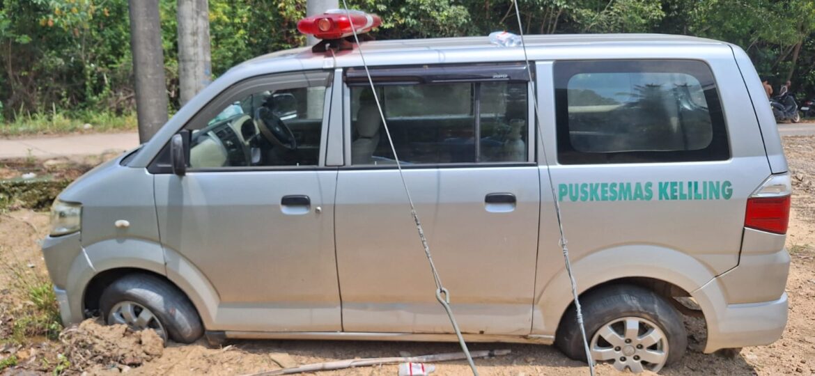 Pecah Ban, Ambulans Hilang Kendali dan Tabrak Motor: Satu Tewas, Dua Luka Polisi Lakukan Penyelidikan