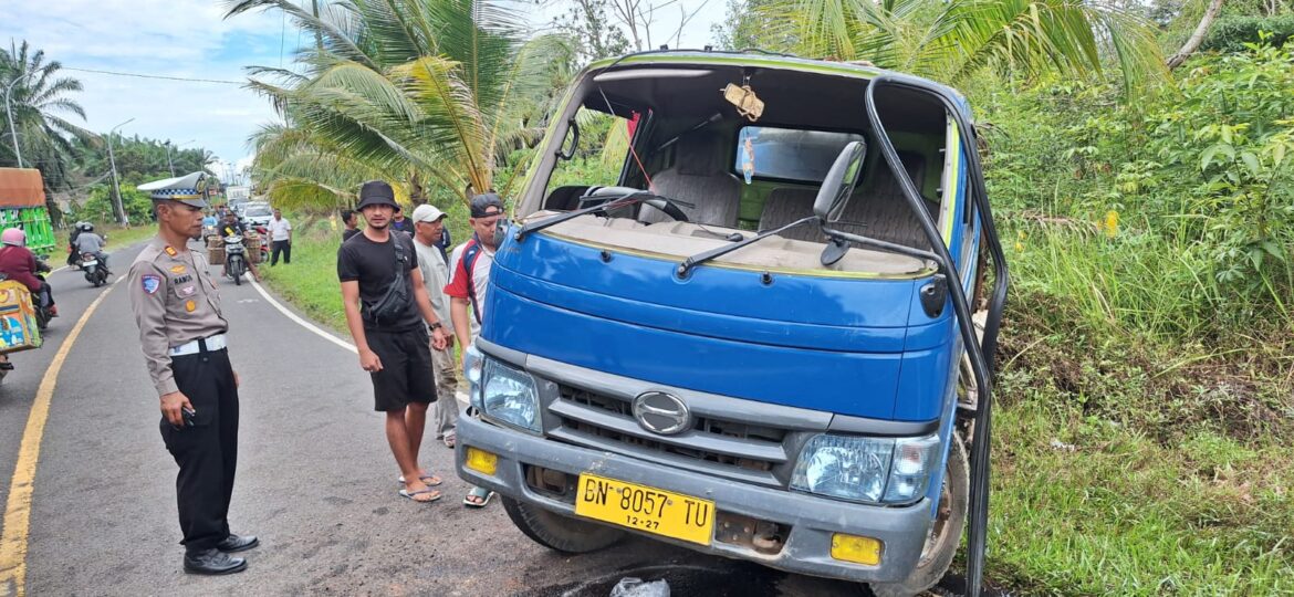 Satlantas Polres Bangka Barat Olah TKP Kecelakaan Adu Depan di Jalan Raya Pangkalpinang–Mentok, Satu Orang Alami Luka Ringan