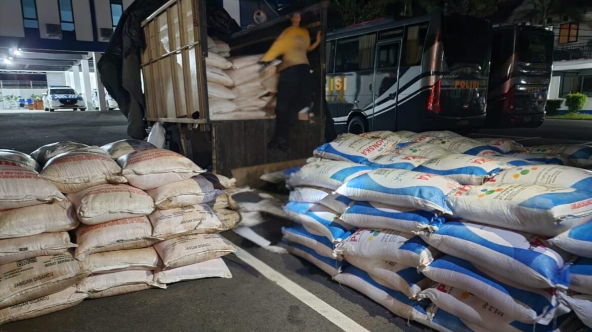 *Polda Babel Gagalkan Penyalahgunaan 24 Ton Pupuk Subsidi, 2 Truk Dan Sopir Diamankan*