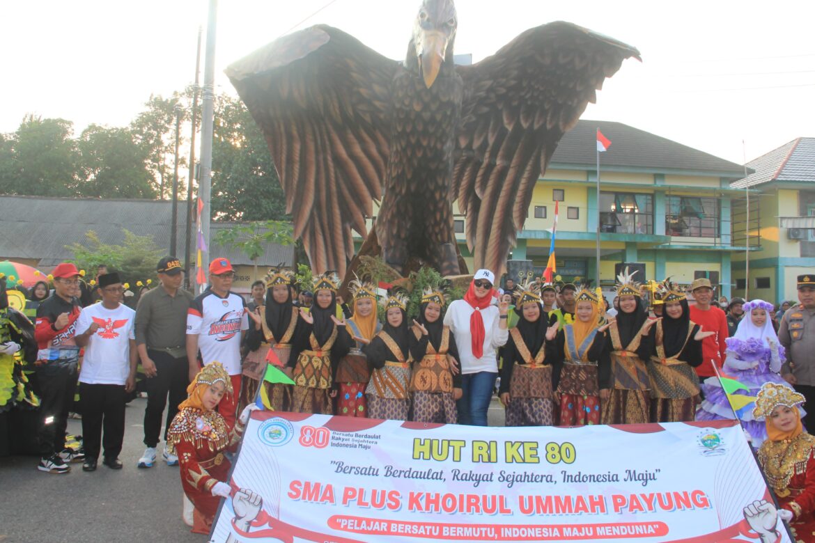 Burung Garuda Raksasa Antar SMAS Plus Khoirul Ummah Payung Raih Juara 2 Karnaval HUT RI ke-80