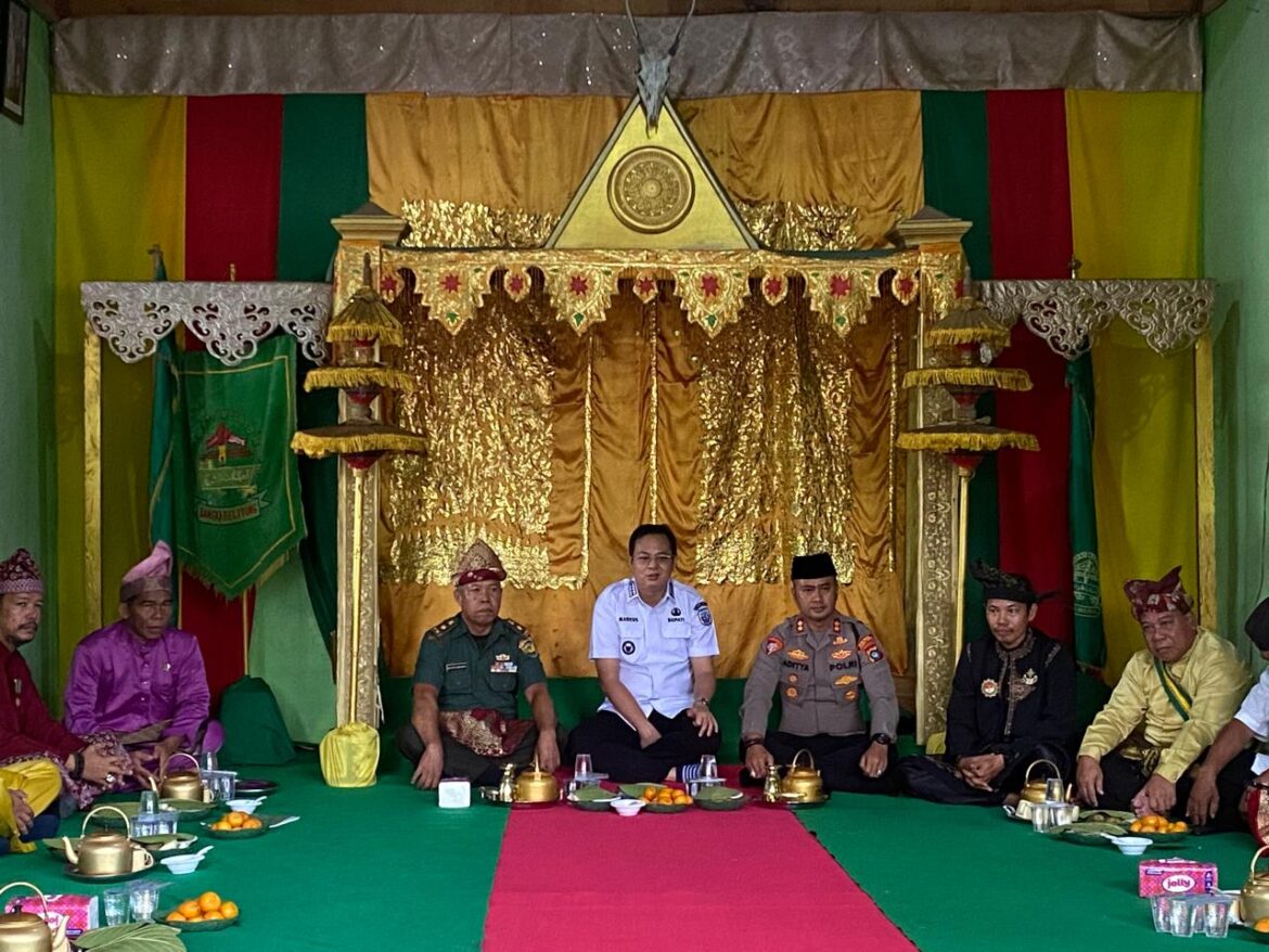 Kapolres Bangka Barat Dukung Penuh Pelestarian Budaya Lokal dalam Tradisi Adat Rabun Pusaka Desa Pelangas