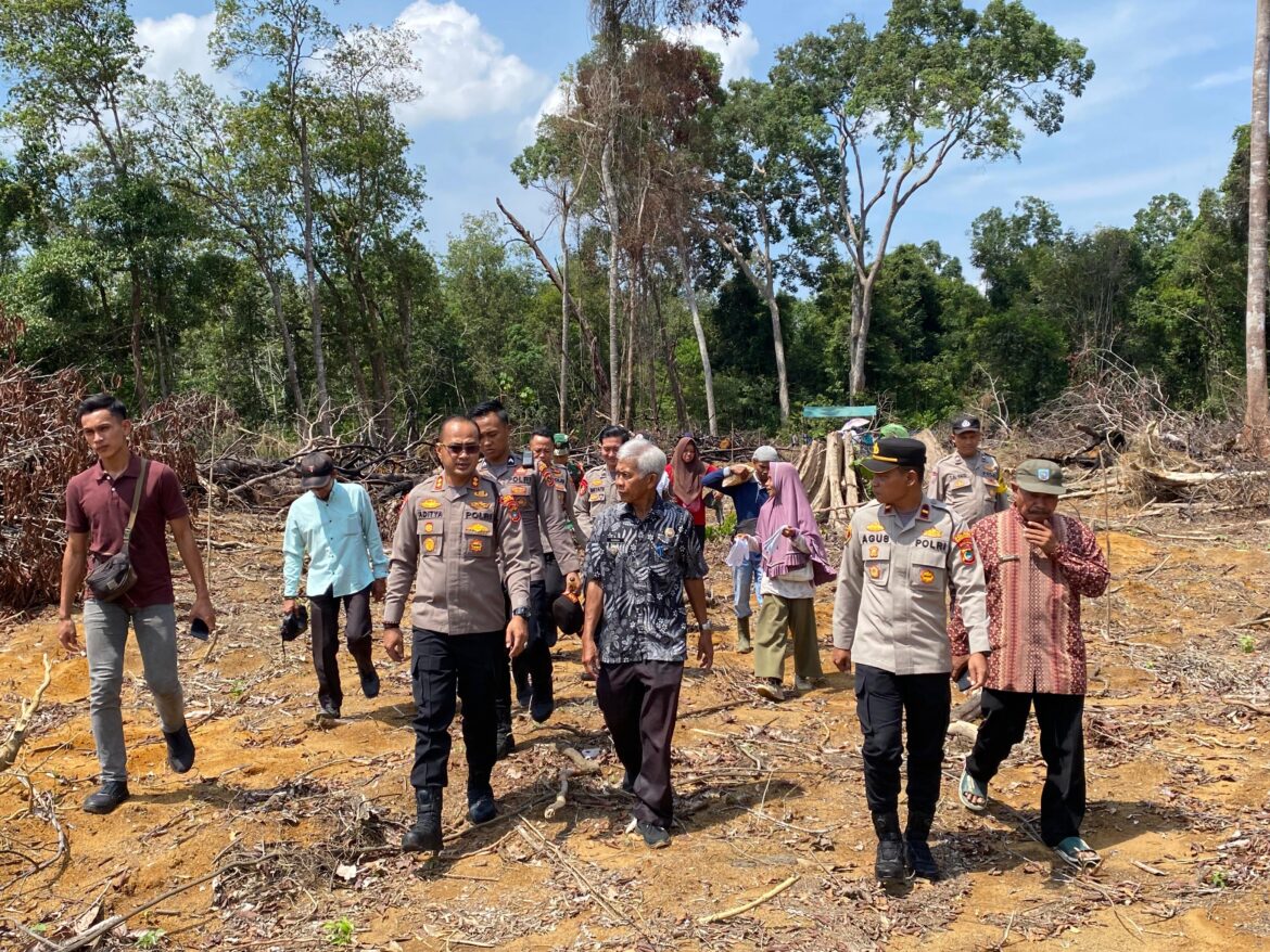 Polres Bangka Barat Bersama Desa Pangek Tanam Jagung di Lahan 1,5 Hektare Dukung Ketahanan Pangan Nasional