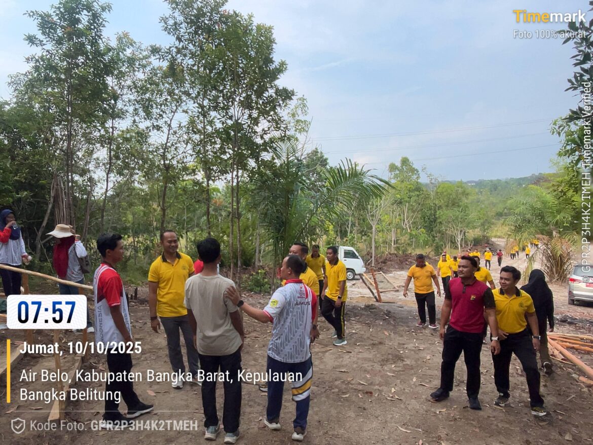 Melalui Hiking Bukit Kukus, Polres Bangka Barat Pererat Silaturahmi dan Kedekatan dengan Masyarakat